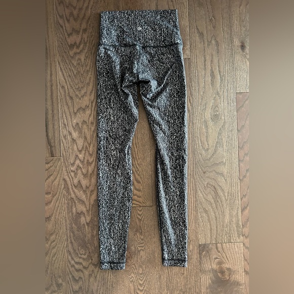 Lululemon Size 4 Wunder Under HR Leggings 28" - Picture 3 of 3
